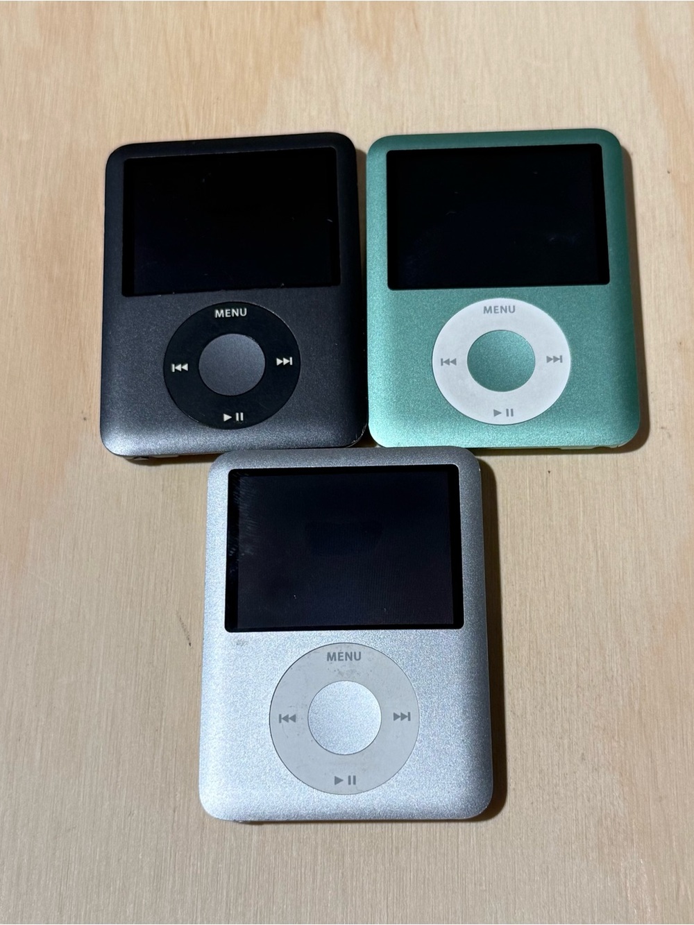 3-Apple iPod/Nano A:1236 3rdGen 4/8GB For/Parts-Repair-Only Read Description Blw